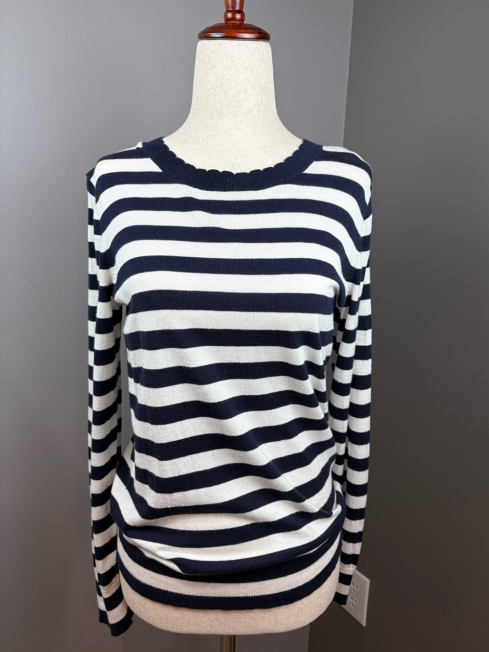 Banana Republic Factory Crewneck Sweater Size S Navy Blue and White Striped Soft